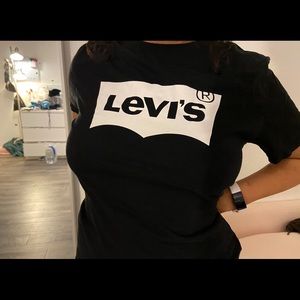 Levi’s t shirt
